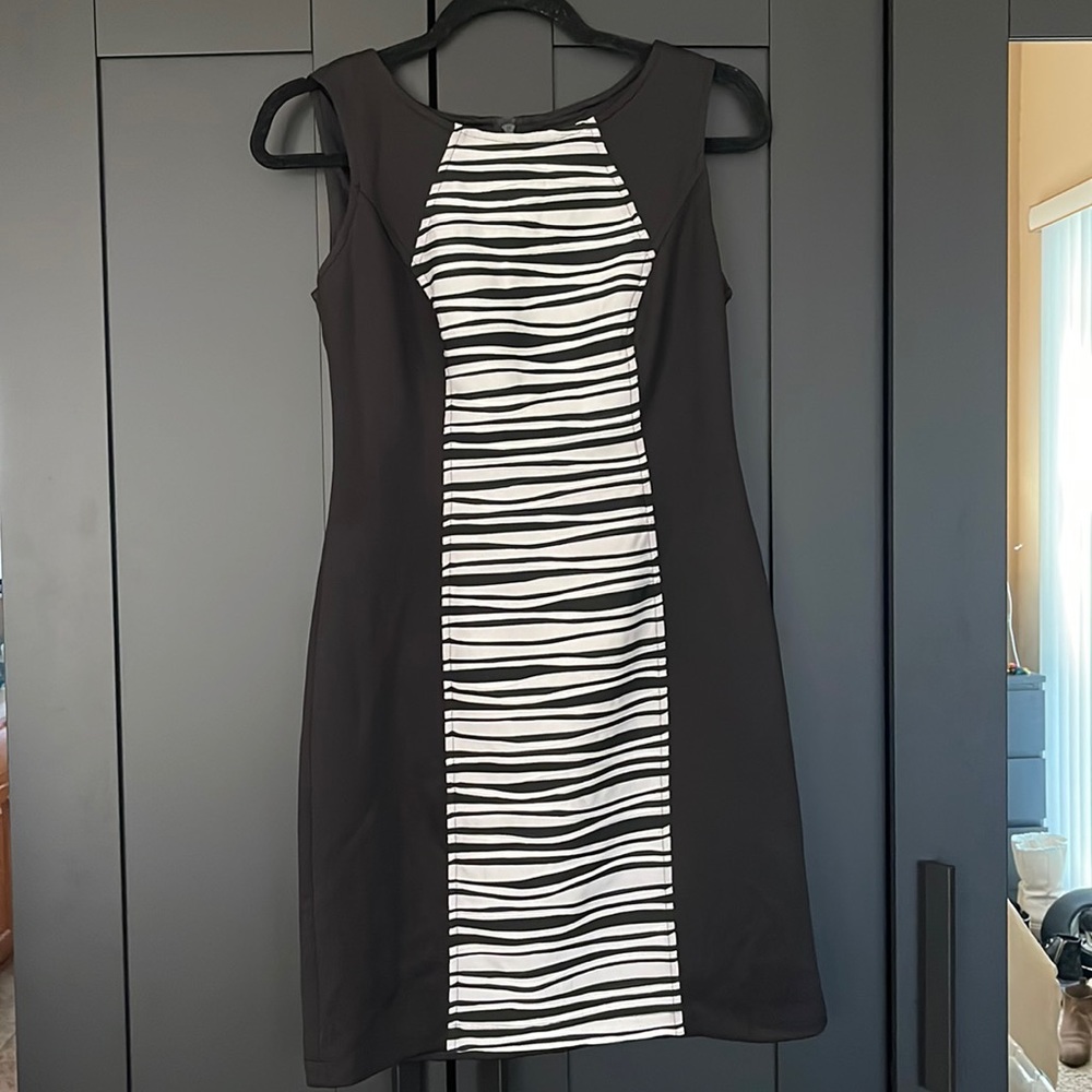 Black and white dress size 4P